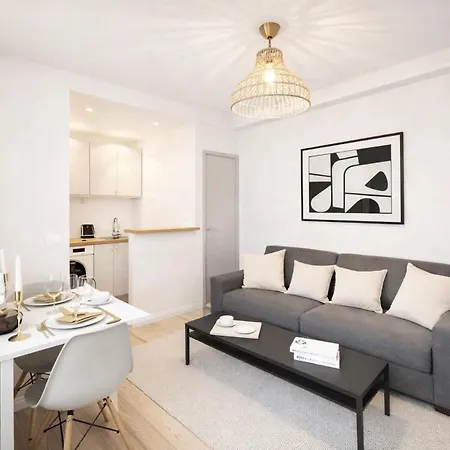 Eiffel Tower Apartment Paris