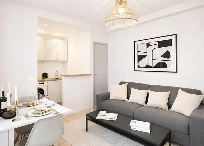 Eiffel Tower Apartment Paris