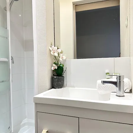 Elegant Near Trocadero * باريس