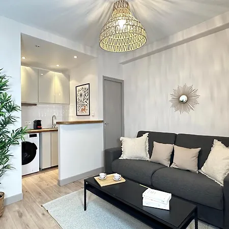 Elegant Near Trocadero * باريس