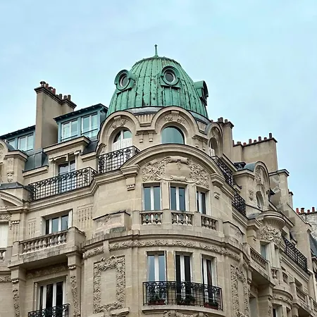 Elegant Near Trocadero