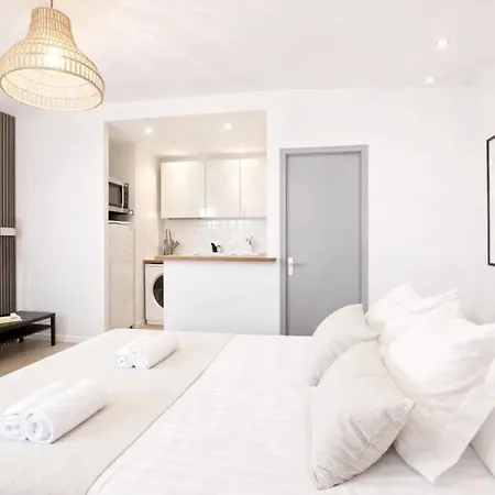 Eiffel Tower Apartman