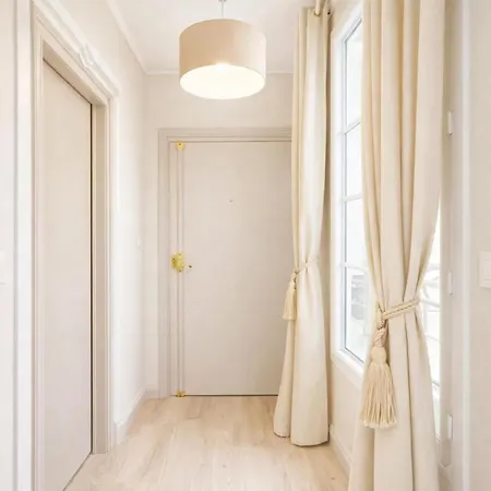 Eiffel Tower Apartman *