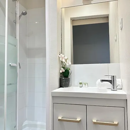 Eiffel Tower アパート パリ