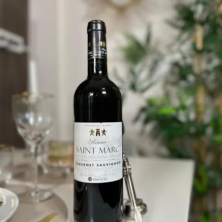 Eiffel Tower アパート